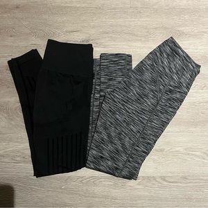 2 Pairs of leggings size Medium